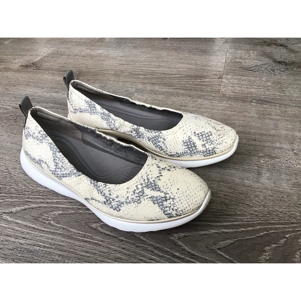 Cole Haan Womens Size 9B Grand Ambition Cream Snake Print Flats W16649